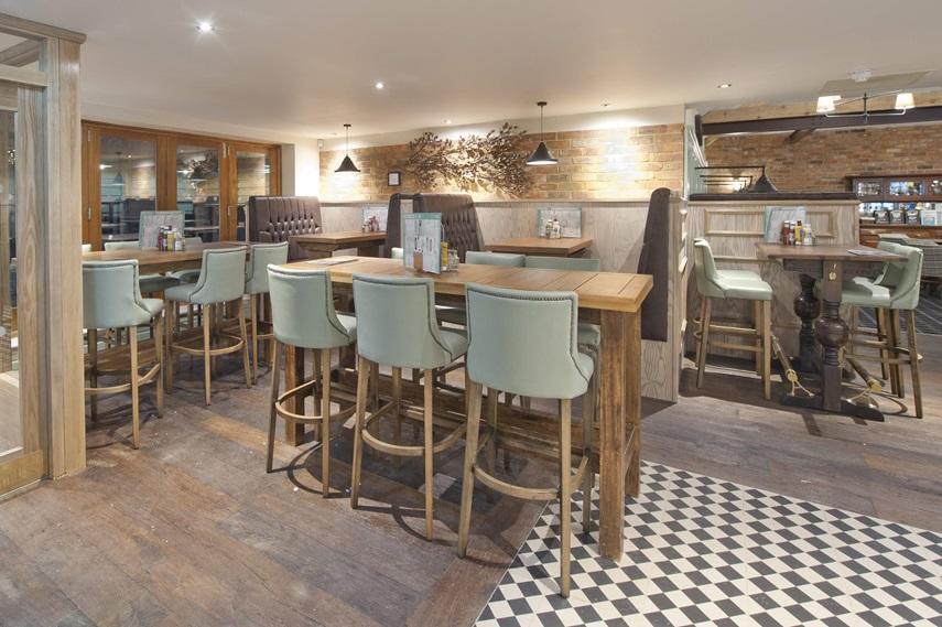 The Queen Hotel Wetherspoon Aldershot Exterior photo