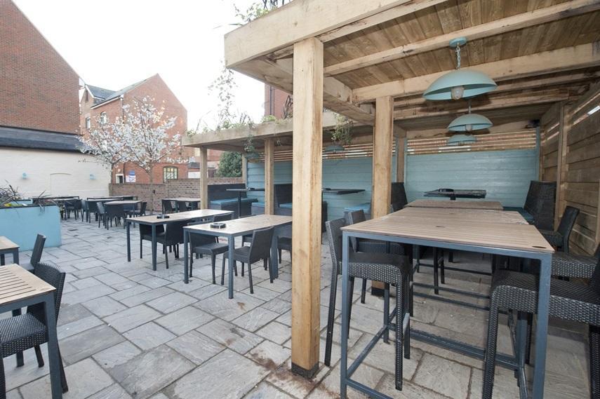 The Queen Hotel Wetherspoon Aldershot Exterior photo