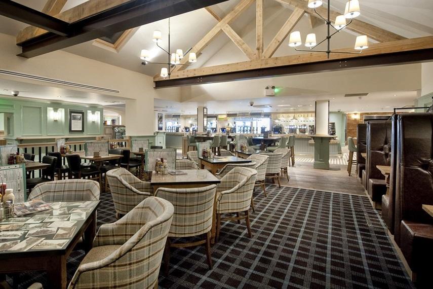 The Queen Hotel Wetherspoon Aldershot Exterior photo