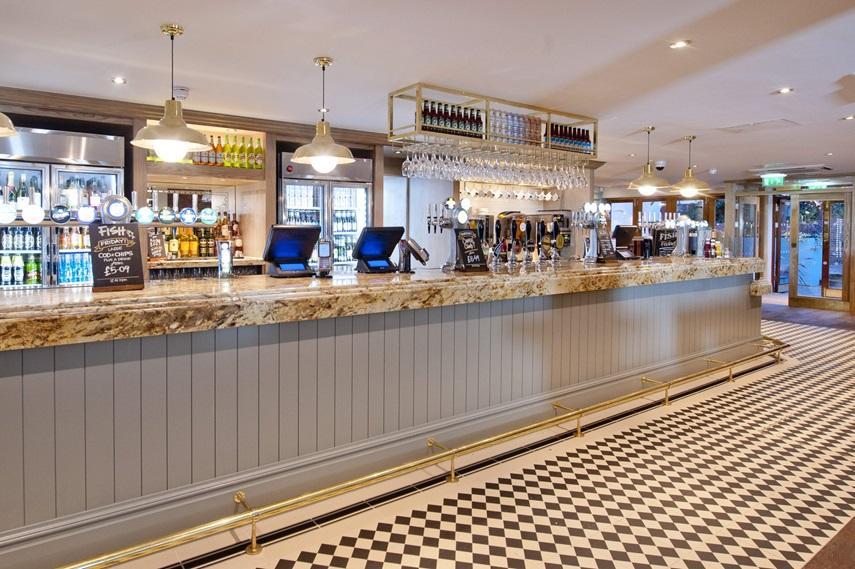 The Queen Hotel Wetherspoon Aldershot Exterior photo